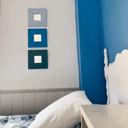 Hostal Portbou Guest house