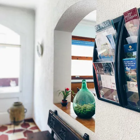 Hostal Portbou Guest house