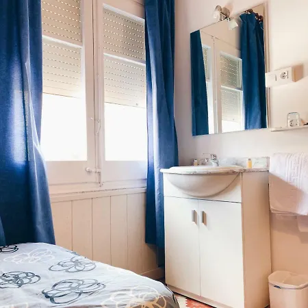 Hostal Portbou Guest house Portbou