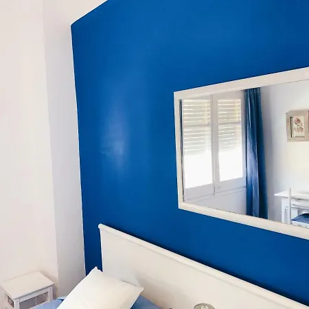 Hostal Portbou 5*