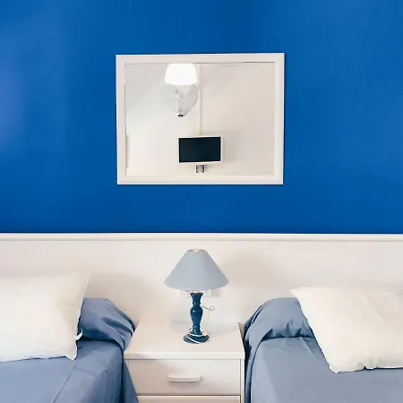 Hostal Portbou Guest house