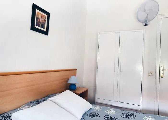 Konukevi Hostal Portbou